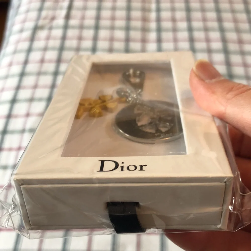 Dior Lily of the Valley Key Holder - Picture 5 of 8